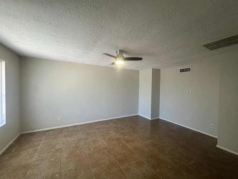 935 Country Club Dr — Photo 2