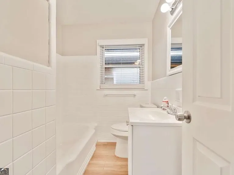 752 Jefferson Ave SW — Photo 2