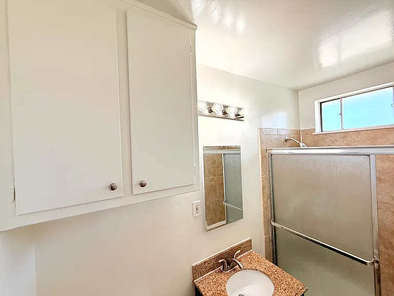 953 Wilcox Ave — Photo 16