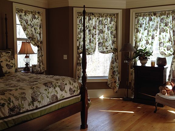 5th image of 31 Lake Farm Ct