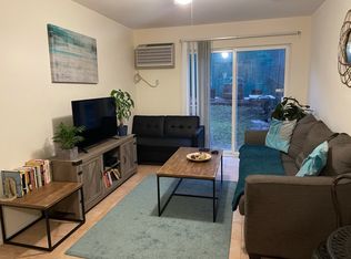 20-17 38th St #1R, Astoria, NY 11105