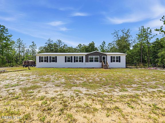 3rd image of 132 LAKE LUCY Court