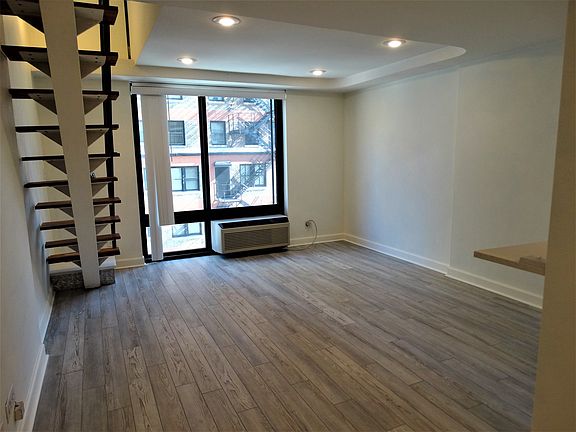 3rd image of 1221 N Dearborn Pkwy #606S
