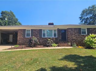 500 Sherwood Dr, Seneca, SC 29678