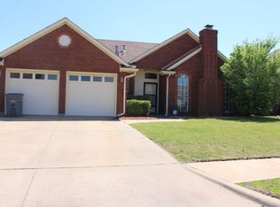 6832 NW Crestwood Dr, Lawton, OK 73505