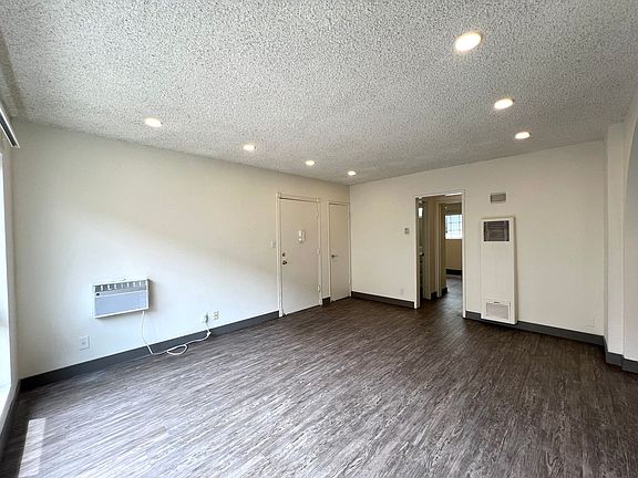 4th image of 3419-31 Keystone Ave #31-02