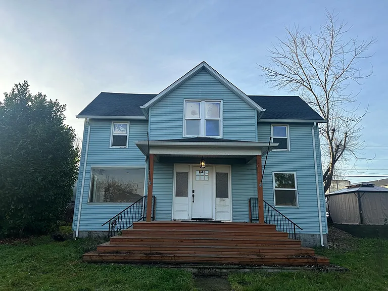 2420 Walnut St — Photo 2