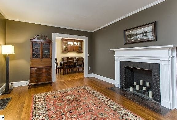 5th image of 107 Melville Ave