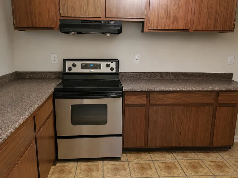 Dolson Arms Apartments — Photo 21