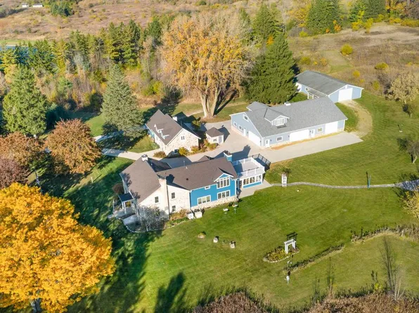 3378 St. Augustine ROAD, Saukville, WI 53080