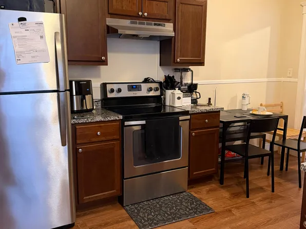 140 Elm St APT 1, Worcester, MA 01609