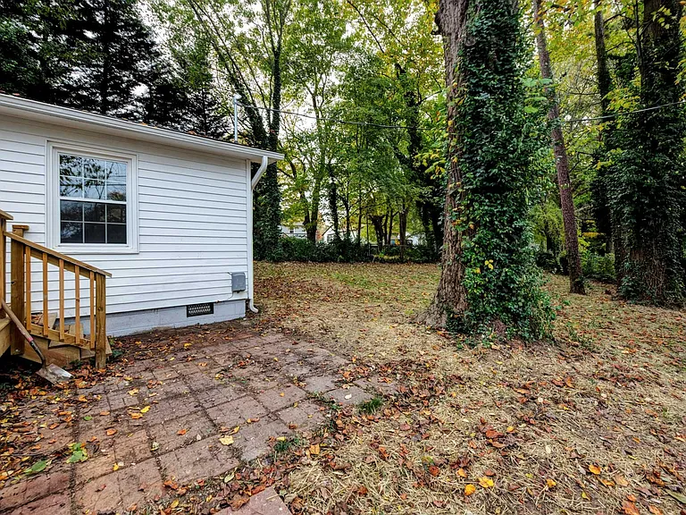 2451 Boone Ave — Photo 13