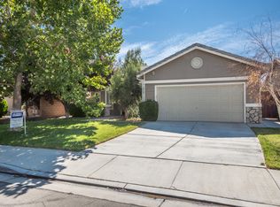 1714 W Holguin St, Lancaster, CA 93534