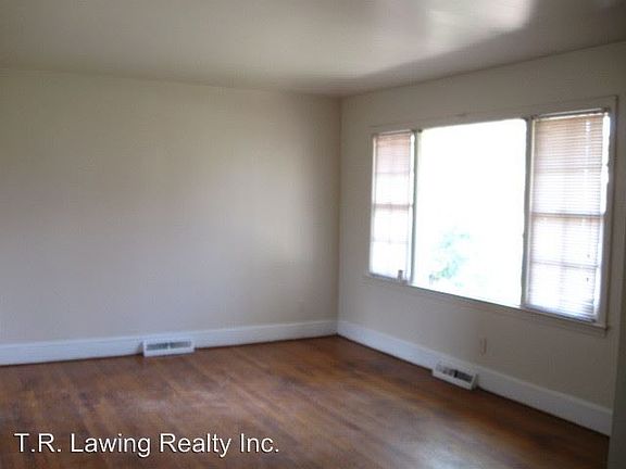 3rd image of 4720 Holbrook Dr