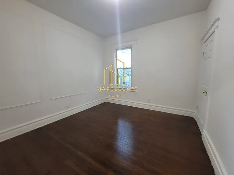 43 Treacy Ave #1E — Photo 2