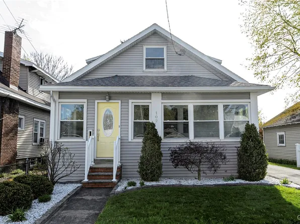 102 Wayland Rd, Syracuse, NY 13208