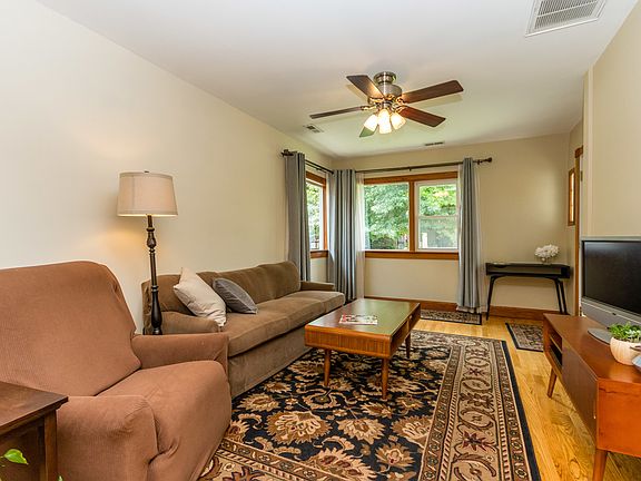 4th image of 5507 N Neenah Ave #1