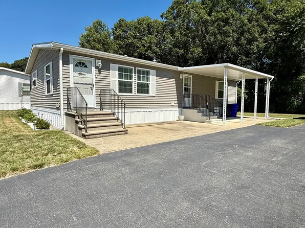 156 Vineyard Dr, Taunton, MA 02780