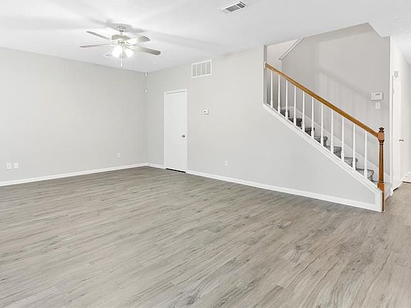 3rd image of 1502 Plumwood Dr