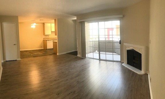 5th image of 2908 W Victory Blvd #E