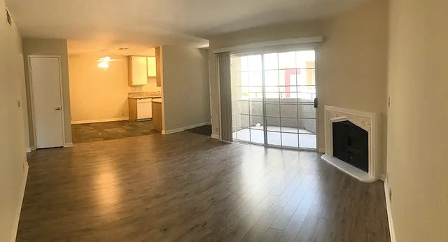 2908 W Victory Blvd E #E — Photo 5