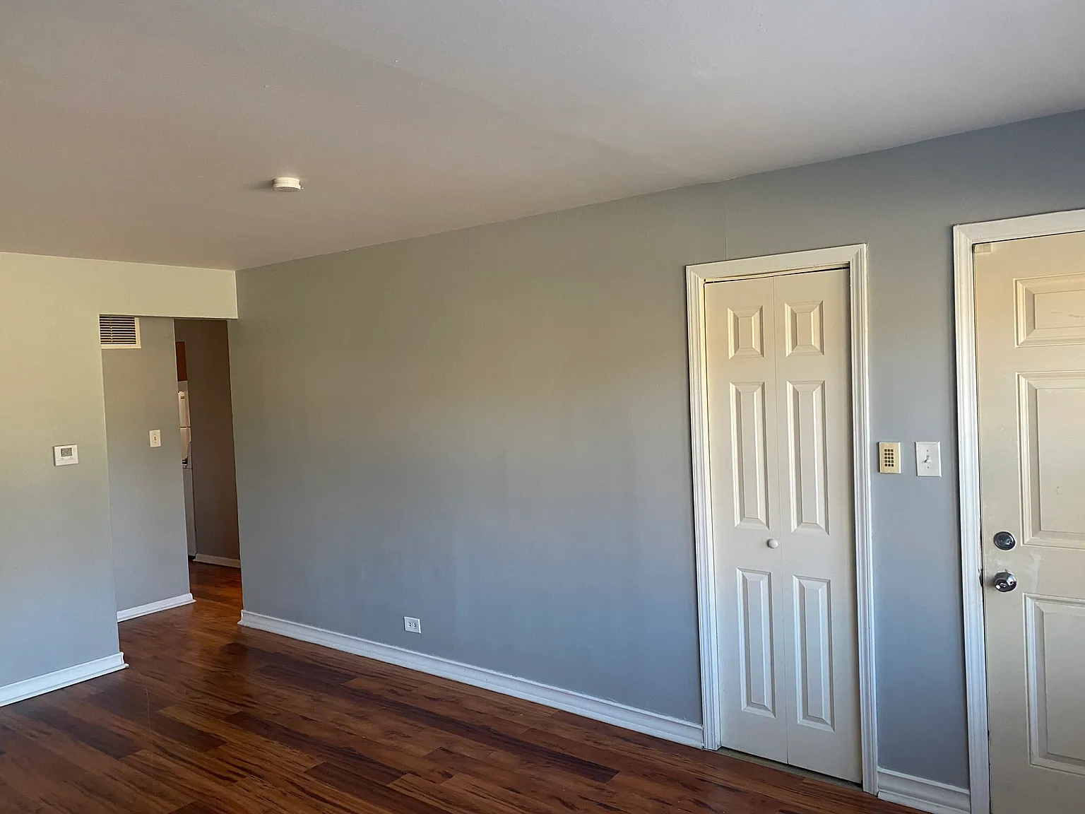3 bed, 900 sqft, $1,650 — Photo 1