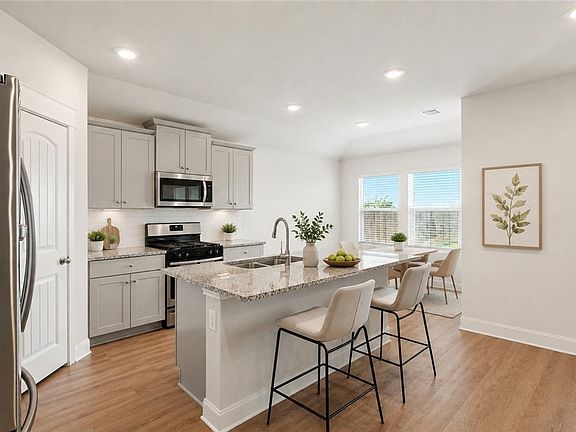 2nd image of 1046 Amble Oak