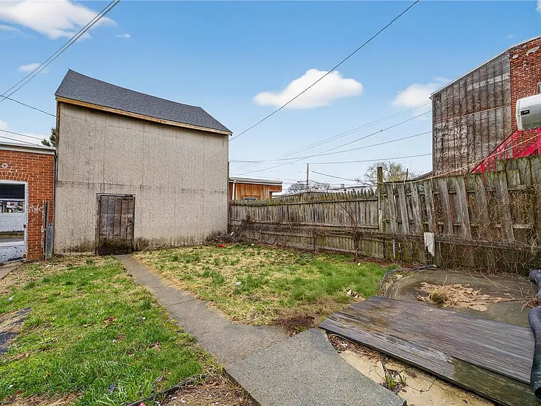 1139 W Linden St — Photo 19