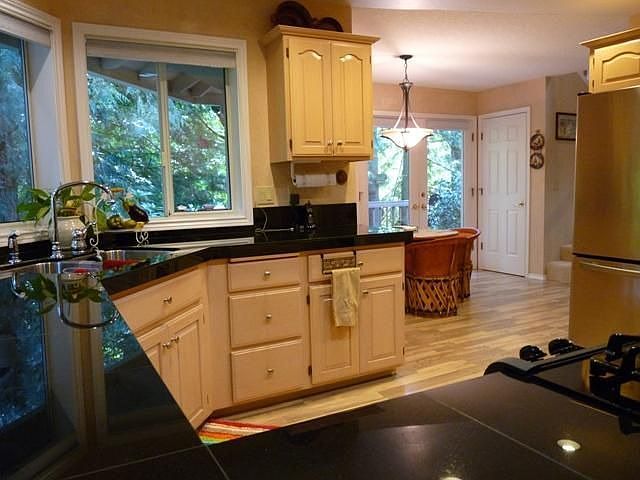 2nd image of 1301 Tamarisk Dr