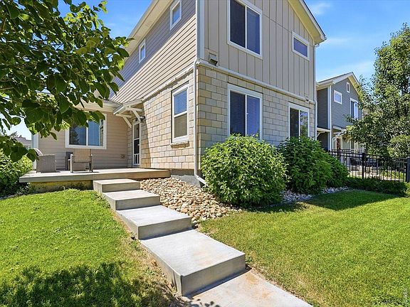 5th image of 683 Stonebridge Dr