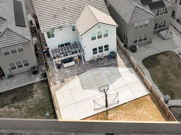 2nd image of 1327 Orchid Ct