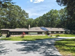 21 Pine Rdg, Woodbridge, CT 06525