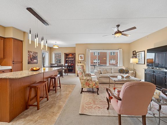 5th image of 787 Graceland Ave Unit 202