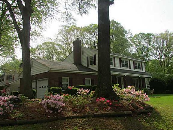 2nd image of 1300 Drexel Cir
