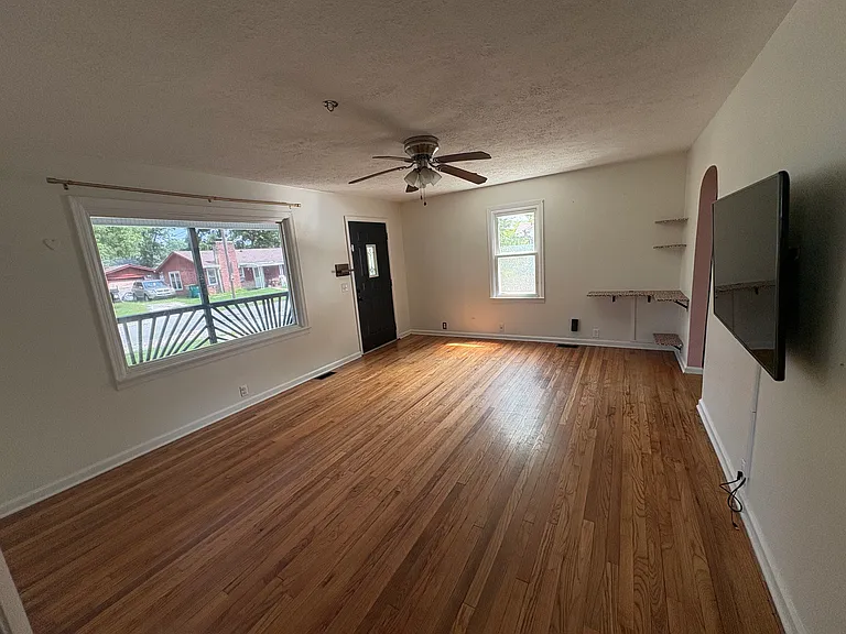 163 Highland Ave — Photo 2