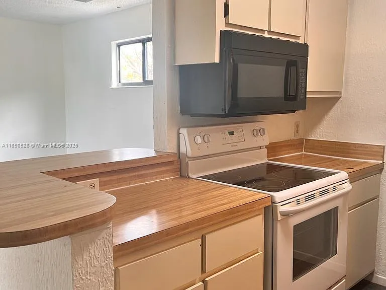 17 Crossings Cir #E — Photo 10