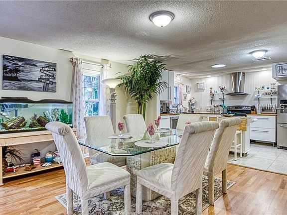 4th image of 11 Windflower Ct