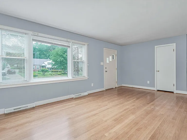 8407 Pamela Dr — Photo 6
