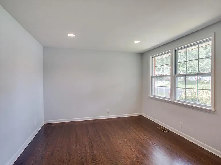558 Roosevelt Ave — Photo 6