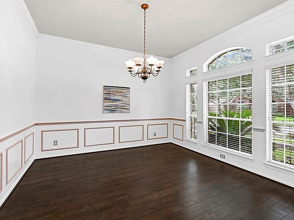 5th image of 3213 W Oaks Boulevard