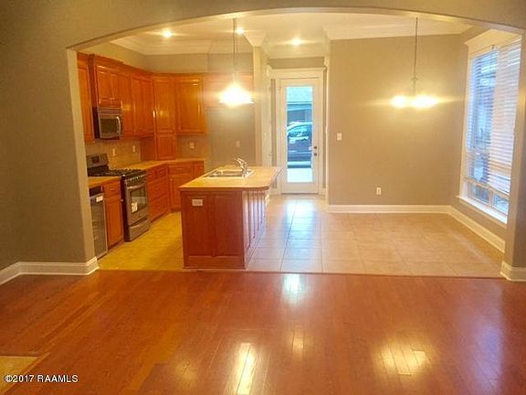 5th image of 102 Coconut Grove Cir