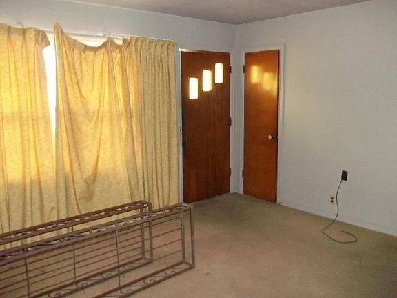 3rd image of 3136 Morton Ave