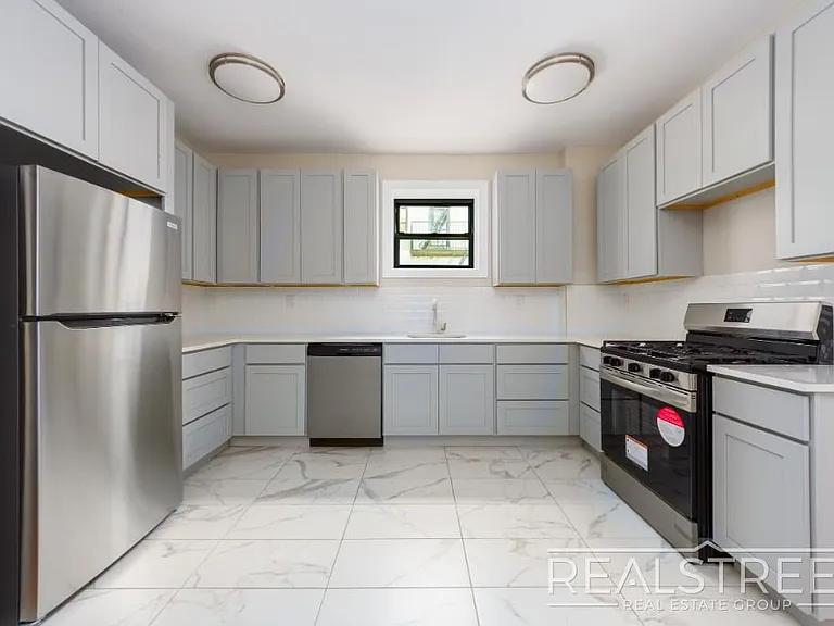 85 Eastern Pkwy #4D — Photo 2