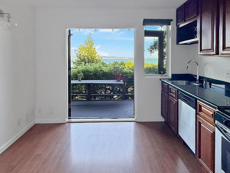550 Sausalito Blvd #C — Photo 2