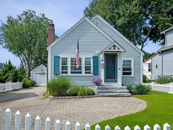 16 Prince St, Marblehead, MA 01945