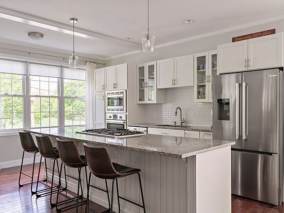 4th image of 465 Washington St #465