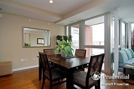 5th image of 744 W Fullerton Ave #404
