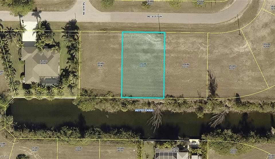 1st image of 818 NE 41st Ln