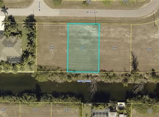 818 NE 41st Ln, Cape Coral, FL 33909