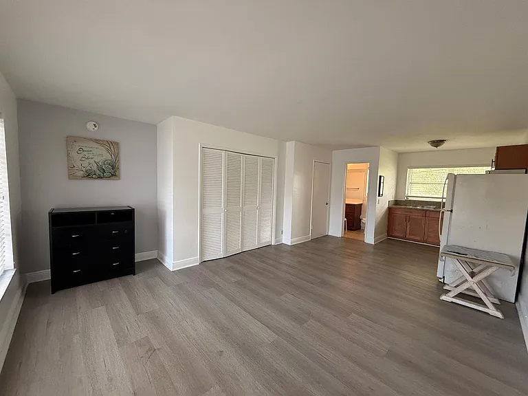 3226 NE 12th St #10 — Photo 3